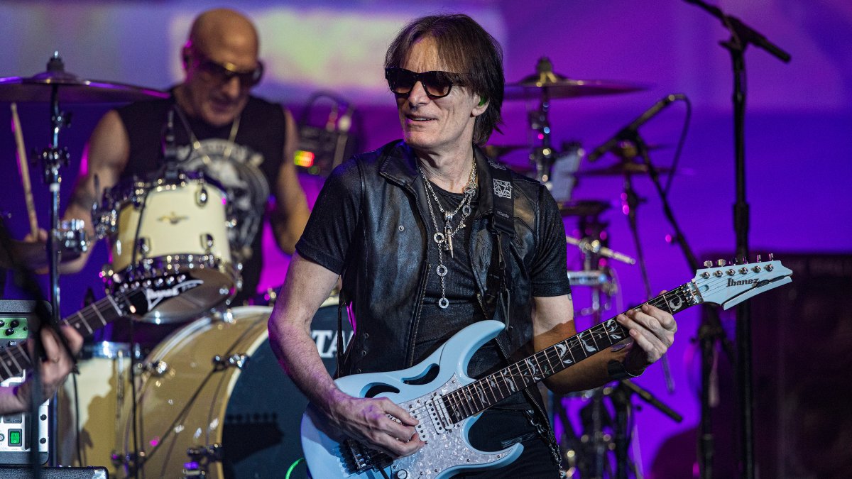 “The guitar is still a very healthy ingredient in pop music. You get Ed Sheeran, and even Taylor Swift is playing a guitar”: Steve Vai answers the question ‘Is guitar music dead?’ trib.al/hDbWwU2