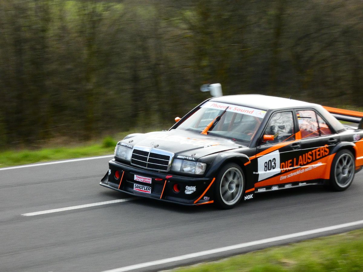 Nach den heutigen Einstellfahren in Schnee und Regen geht es am Schottenring morgen los mit den Trainingsrunden. Dann ist auch weniger Niederschlag und ggf. sogar etwas Sonne zu erwarten! 🏁🏎️

Mehr: vogelsberg.wiki/bergpreis-scho…

#Vogelsberg #Schottenring #Bergpreis #KWBergcup