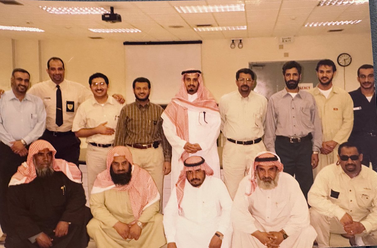 MotebBinFahad's tweet photo. #تصويري في 1424/10/28  اثناء زيارة حقل شيبه في #الربع_الخالي  هذا الصرح الوطني العظيم  وسط رمال الربع الغالي . والذي يشرف عليه ويعمل فيه ابناء الوطن 
من شركة #أرامكو  العريقه 

@saudi_aramco https://t.co/UCdXLkET6d