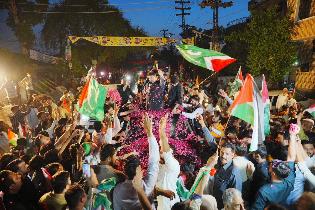 The overwhelming turnout and passionate response at Muhammad Shoaib Siddiqui's electoral rally highlight the widespread support and confidence in his leadership.

#ShoaibSiddiquiPP149Rally