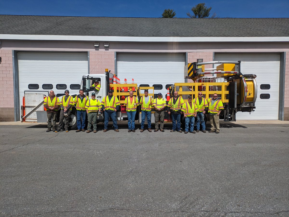 Please keep our crews in mind as you travel through work zones this construction season.
#WorkZoneSafety #NWZAW