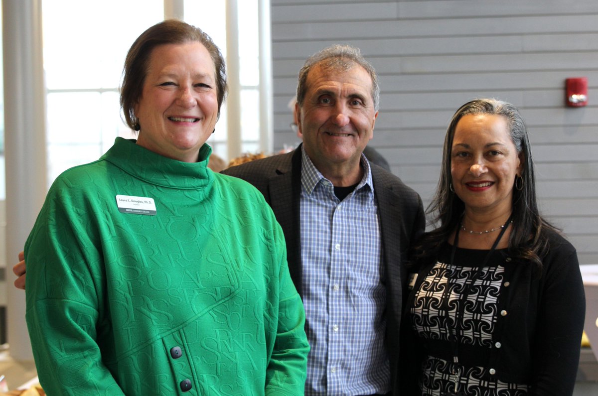 BristolCC's tweet photo. It was a packed house last night at @BristolCC's Inaugural Wolfson Speaker Series featuring Pete Souza, best-selling author, speaker &amp; freelance photographer. From his photos to his captivating stories, Souza had the audience feeling inspired. Thanks to all who attended! https://t.co/ZzCCmiJqW8