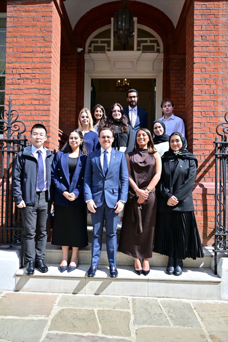 Growing engagement with students from 🇬🇧 Universities. With @KingsCollegeLon Diplomacy Society, we delved into Morocco's foreign policy pillars, the strengthening of its bilateral relations with the UK, and its human-centric approach to South- South cooperation.