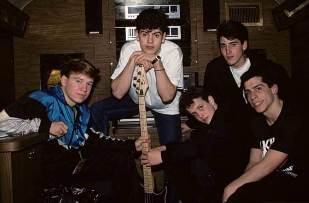 Nkotbbhbrazil's tweet photo. Happy #Flash🔙Friday to our handsome boys @dannywood @donniewahlberg @joeymcintyre @jonathanrknight @nkotb #FlashBackFriday #Thankful #BostonGuys #Dannywood #Donniewahlberg #Jordanknight #Jonathanknight #Joeyncintyre #Nkotb #BH4Life #Loveeternal
Credits 📸: Ebet Roberts https://t.co/6oELSVPAIE