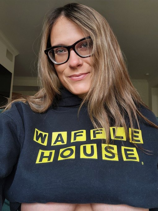 Jealous of anyone who can just go to Waffle House anytime they want https://t.co/SGAri7bEAQ