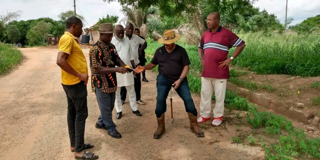 In a bid to secure the local government council of Ohafia LGA from land grabbers, the Mayor of Ohafia has officially started erecting a perimeter fence to safeguard the council's lands and properties from such encroachment in the future. God bless Abia state.