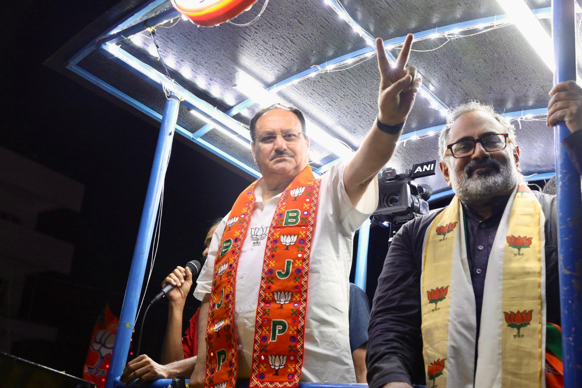 BJP4India's tweet photo. "Bid goodbye to family-run parties and welcome BJP and NDA alliance!" 

Visuals from BJP National President Shri @JPNadda's roadshow in Thiruvananthapuram, Kerala today. https://t.co/eTKYkDZI3k