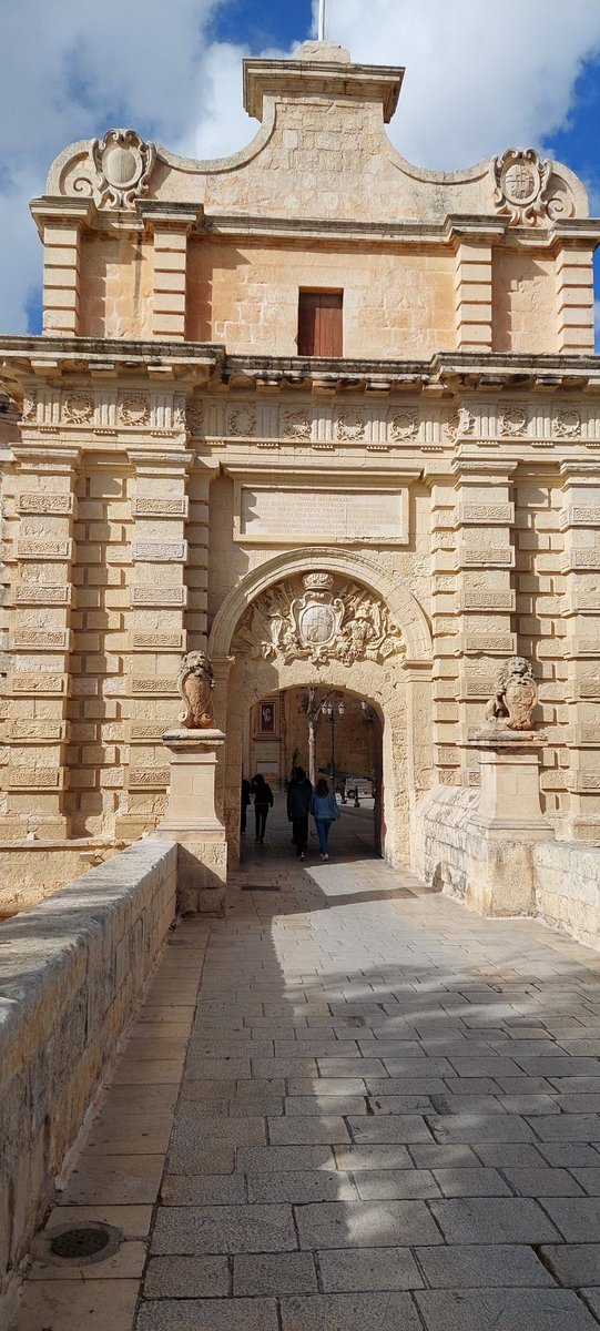 Entrée de la ville médiévale de Mdina 
Ancienne capitale des chevaliers de Malte 
Intérieur sublime 
Palais de partout !