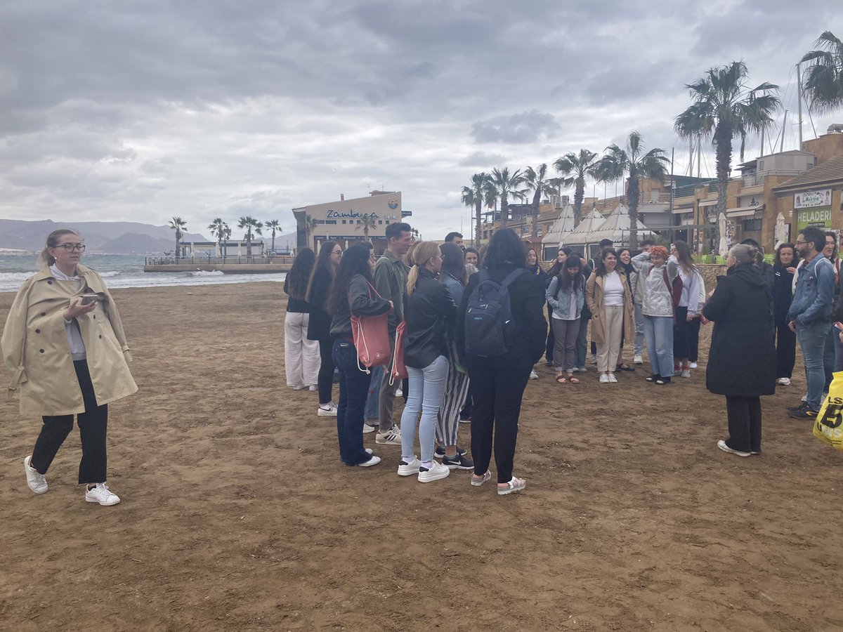 AliciaAhora's tweet photo. Concluimos hoy en Mazarrón nuestro curso Erasmus BIP “Cultura igualitaria frente a los desafíos del desarrollo sostenible” de @LetrasUM @umu en el que han participado docentes y estudiantes de doce universidades europeas. Una experiencia magnífica. Creando redes de conocimiento https://t.co/nhQEARdFkN