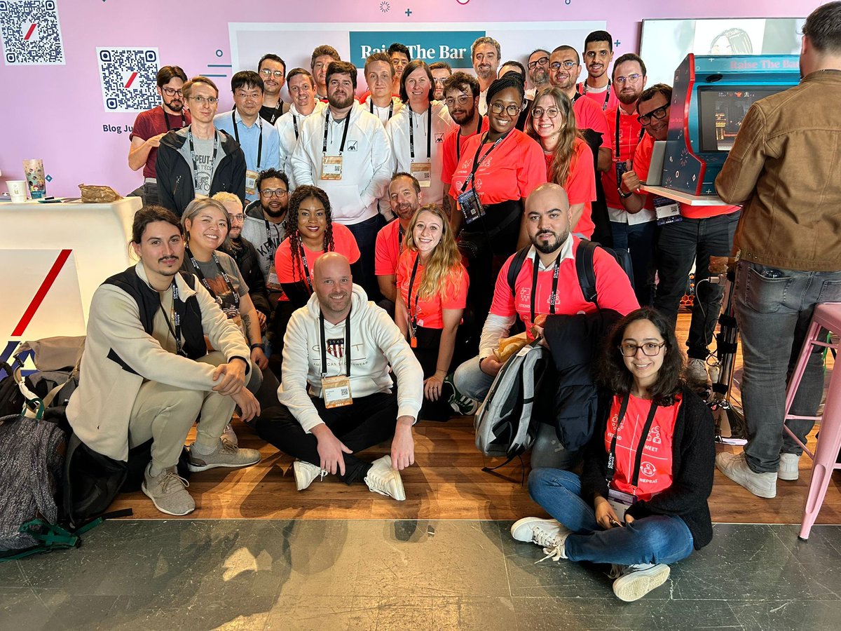 AXA Jobs France (@axajobs_fr) on Twitter photo 🤩 C'est la fin de <a href="/DevoxxFR/">DevoxxFR (🦋 devoxxfr.bsky.social)</a>, et on peut dire qu'on en a pris plein les yeux.
🙌 Merci à tous les participants pour ces moments.
On vous dit à l'année prochaine ! 👋
#IT #Dev #AXAGuildeDev #RaiseTheBar #PinkTeamAXA 🤩 C'est la fin de <a href="/DevoxxFR/">DevoxxFR (🦋 devoxxfr.bsky.social)</a>, et on peut dire qu'on en a pris plein les yeux.
🙌 Merci à tous les participants pour ces moments.
On vous dit à l'année prochaine ! 👋
#IT #Dev #AXAGuildeDev #RaiseTheBar #PinkTeamAXA