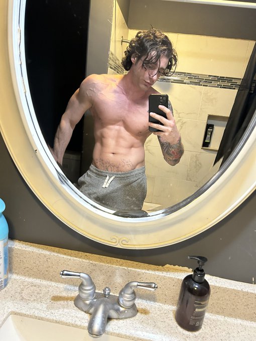 Had to get rid of the beard for my scene yesterday. What do you think ?? https://t.co/8UHxmzaSzm<a href="/tag/trapcity"class="tags"><span>#trapcity</span></a>