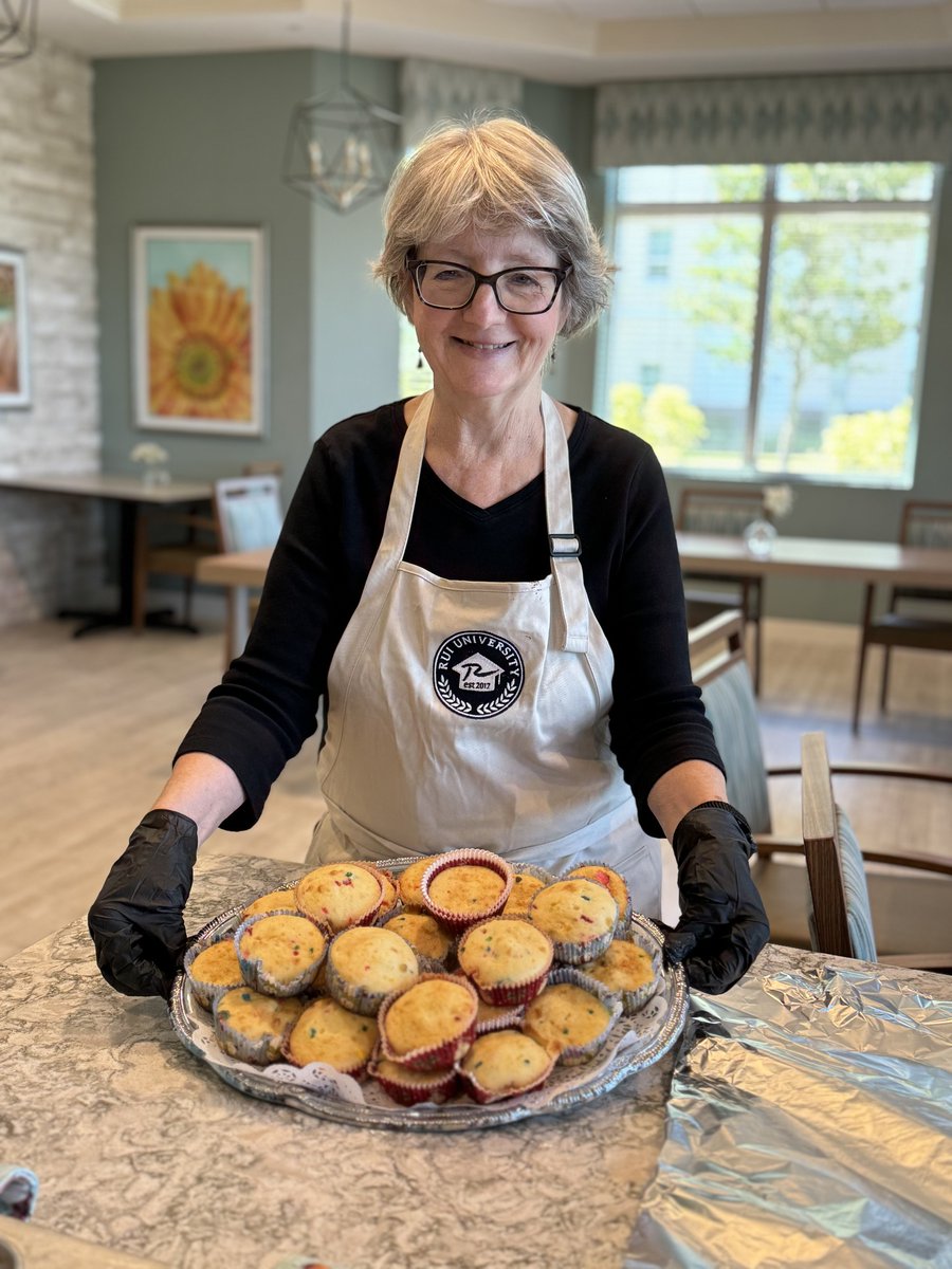 Our residents and Dwyer High School students teamed up for an intergenerational cooking club! The cupcakes were delicious, and the laughter was plentiful. 🧁👩‍🍳👨‍🍳 
📍 The Madyson at Palm Beach Gardens

#IntergenerationalCooking #CommunityBonding