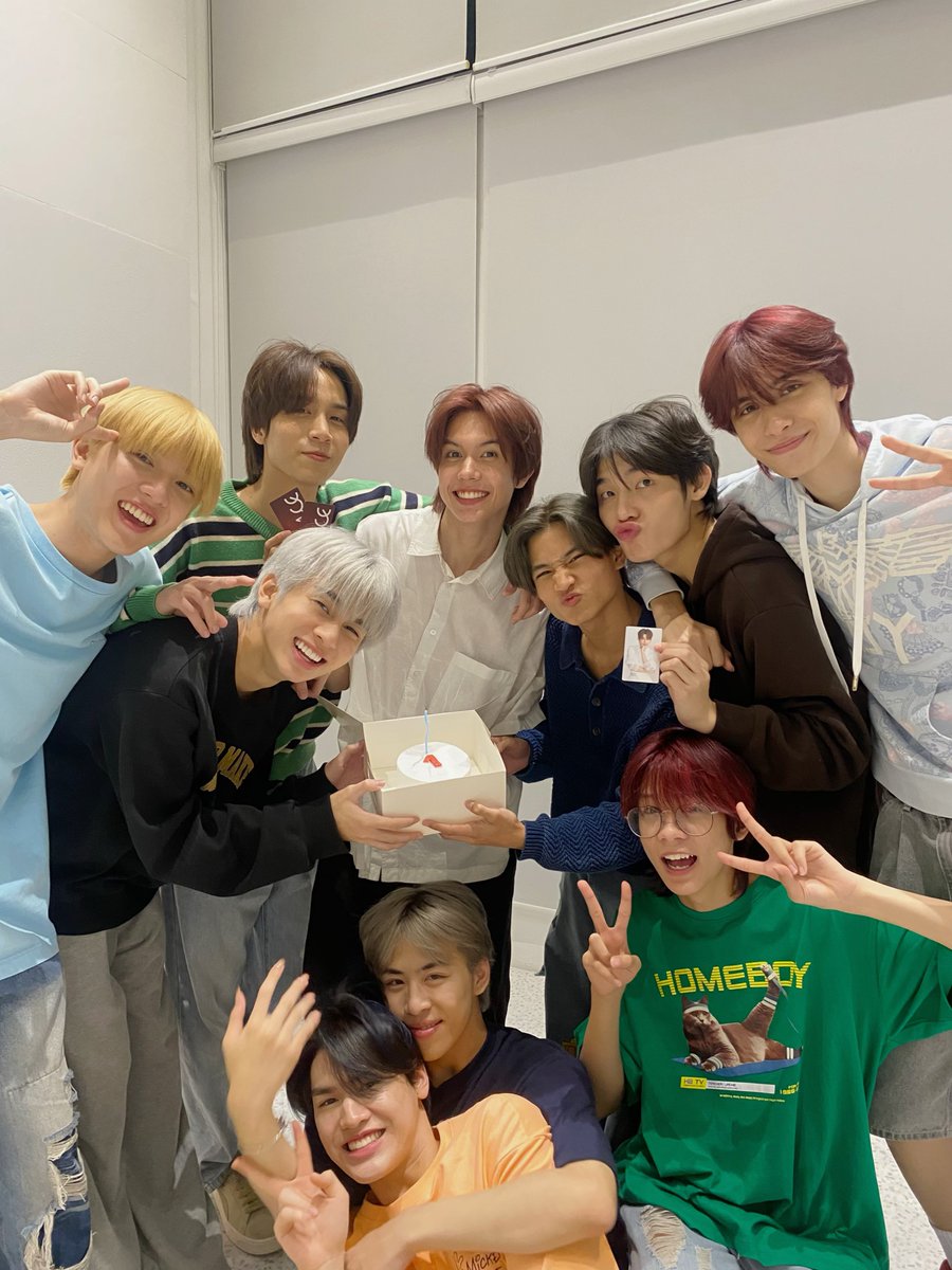 DICE_SONRAY's tweet photo. 🎂 #1monthwithDICE 🎲🤍

#DICE_SONRAY 
#SONRAYMUSIC https://t.co/EQ52yR3skT