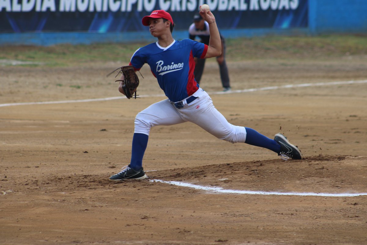 #Nacionales2024 ⚾ Imágenes 📷 de los protagonistas del encuentro entre #Carabobo 🆚 #Barinas Buscando la primera victoria en el LXVI Campeonato Nacional U18 semillero del @teambeisbolve 🏟️ Indio Guaicaipuro 🗺️ Charallave 📷 @guilloyaber #SembrandoBeisbol