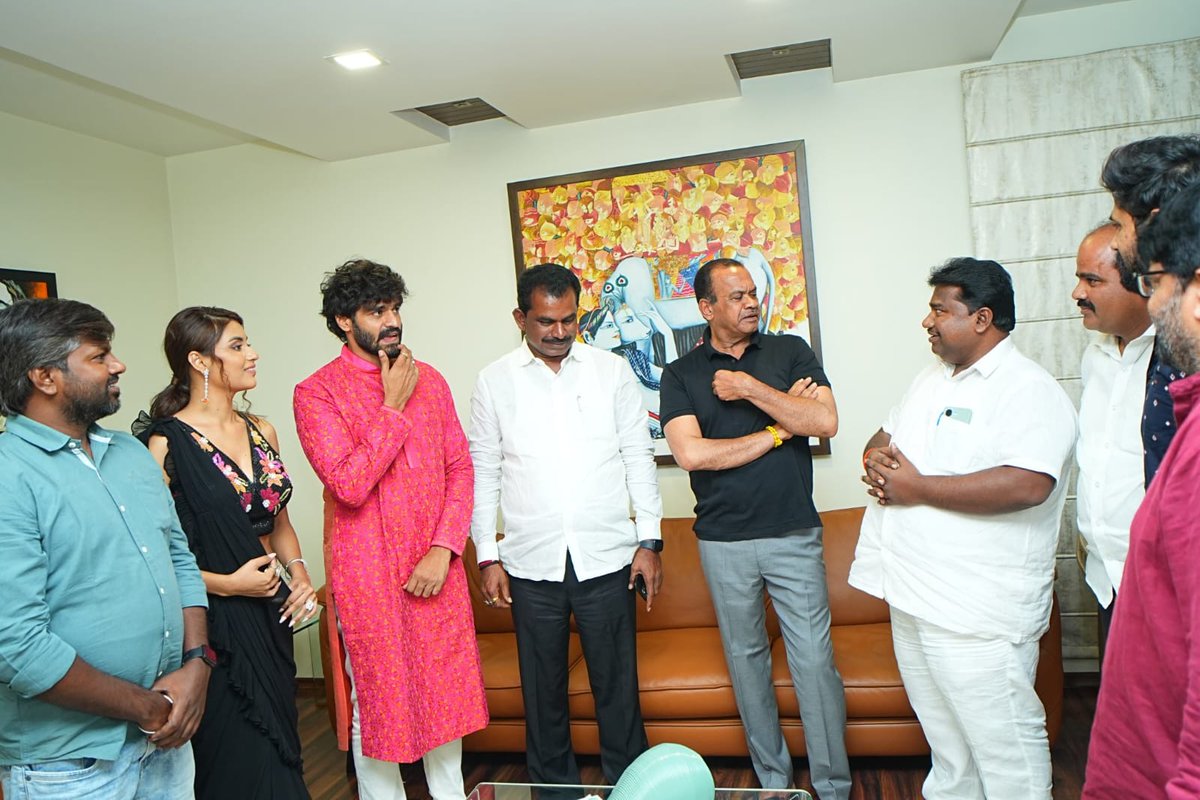 Honourable Telangana Cinematography Minister Sri. @KomatireddyKVR garu launched the teaser of commercially packed family and action entertainer #SeethaKalyanaVaibhogame 

youtu.be/nP4E3G5Qpgo?si…

#KomatiReddyVenkatReddy