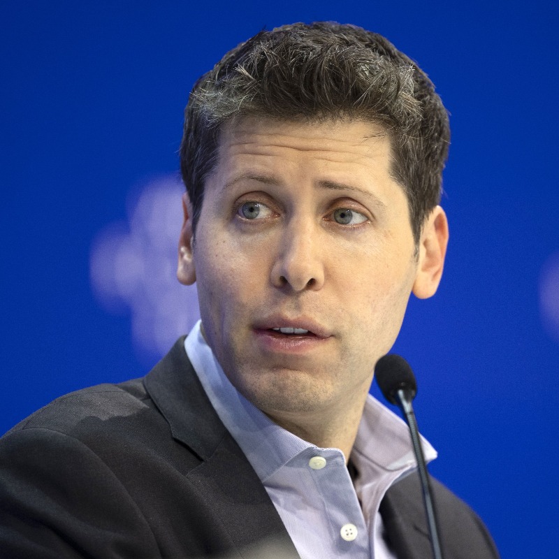 blinkist's tweet photo. Sam Altman, CEO of OpenAI, shares the nine books he thinks will change your life.