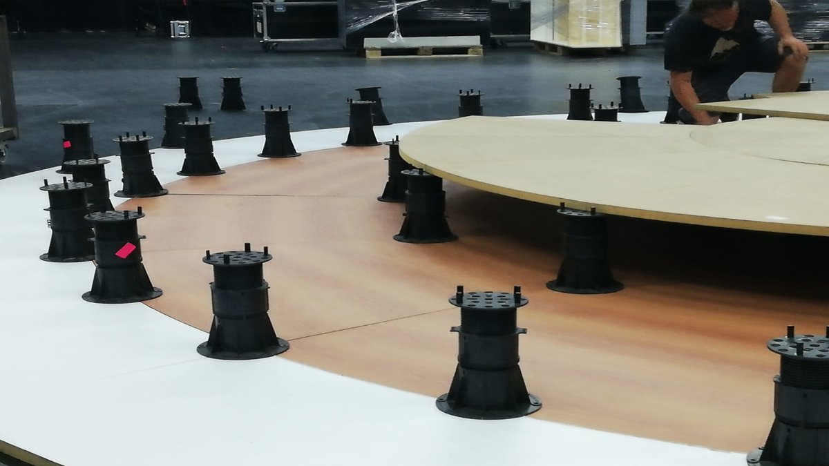 Buzon pedestals offer versatile raised flooring solutions for both temporary & permanent needs. Temporary raised floors provide customization & ease of setup for #stages, #exhibitionflooring, fashion runways, and more. #RaisedFloors #EventSpace buzonpedestals.com/blog/temporary…