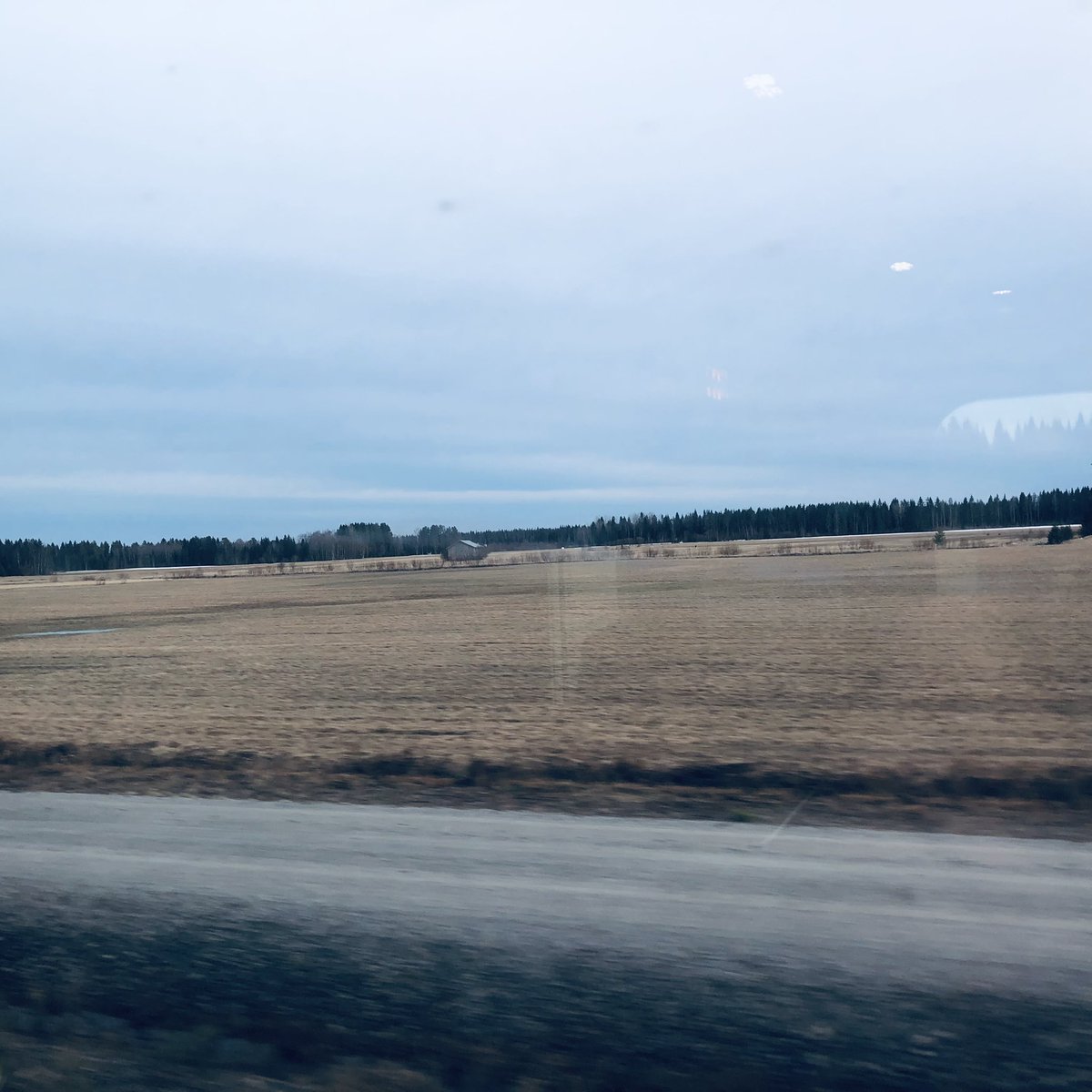 kallevihtari's tweet photo. En ehkä 20-vuotta sitten olisi osannut arvata ja arvostaa, miten lämpimiä ajatuksia peltojen ja latojen näkeminen voi herättää. #pellot https://t.co/prCRIjlqH8