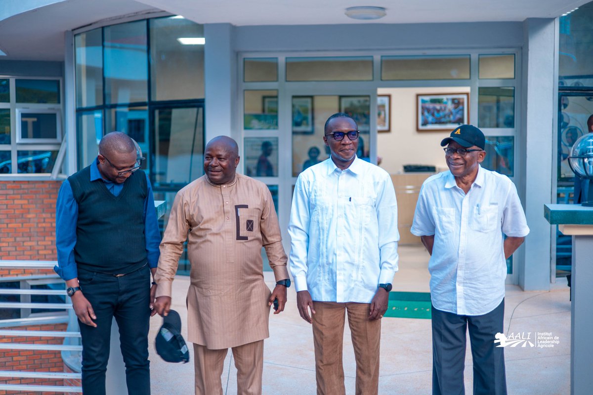 aaliofficiel's tweet photo. Dr @NteranyaS, président d’@aaliofficiel et conseiller spécial de S.E @FelixTshiseked, Président de la #RDC, s’est entretenu, hier avec le #Gouverneur a.i du #SudKivu, Mr @MarcMalago, au QG d’AALI, à #Kalambo. https://t.co/gyIf3lS3RQ