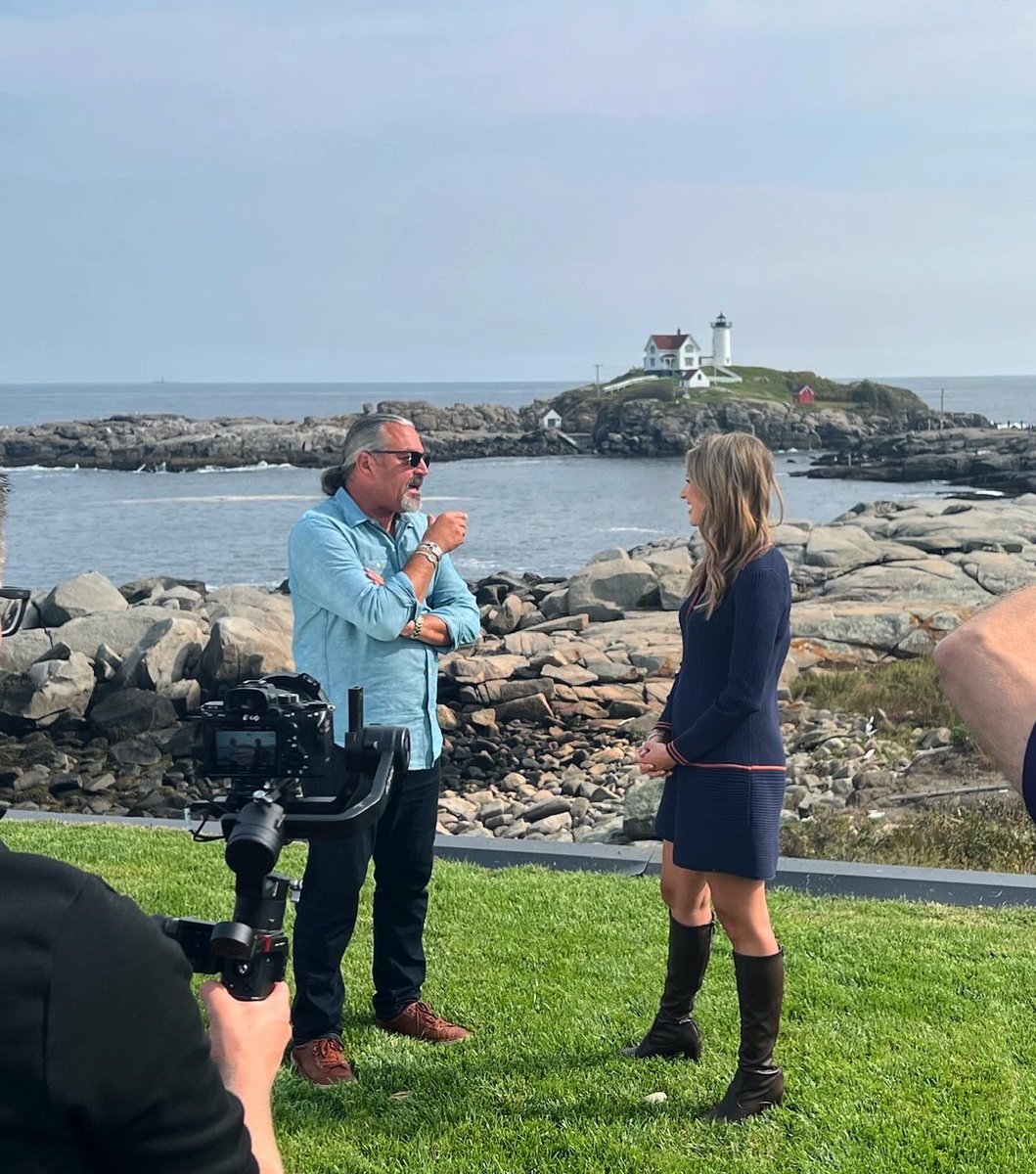 ItsRachelHolt's tweet photo. A BRAND NEW season of @NELivingTV airs this Sunday and we can't wait for you to see what this season will bring.
(One day you're feeling glam at an outdoor picnic, the next you're humbled in a life jacket. You just never know.)
📺 11:30am on @wbz https://t.co/uw9GY12Vkz