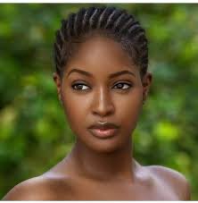 Adesanyakp's tweet image. Il y a une manière de regarder les femmes #Afros qui échappent au commun des hommes, même ceux auprès de qui elles ont grandi. Voilà pourquoi la plupart se trompent sur les critères de beauté et n’en définissent un seul comme l’ultime. Savez-vous lequel ?