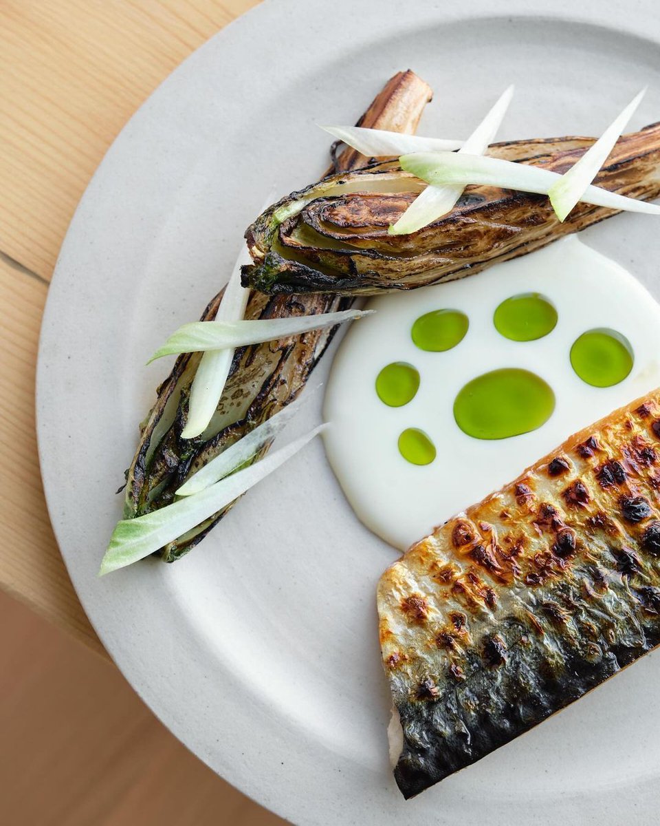 Good Food Guide members and their guests enjoy 25% off the tasting menu at Eline, a bistro and wine shop opened by a husband-and-wife team – Alex Reynolds (ex-Hide) and Maria Viviani (ex-owner of the popular bakery Pophams). - Explore all perks: bit.ly/3U4VGka
