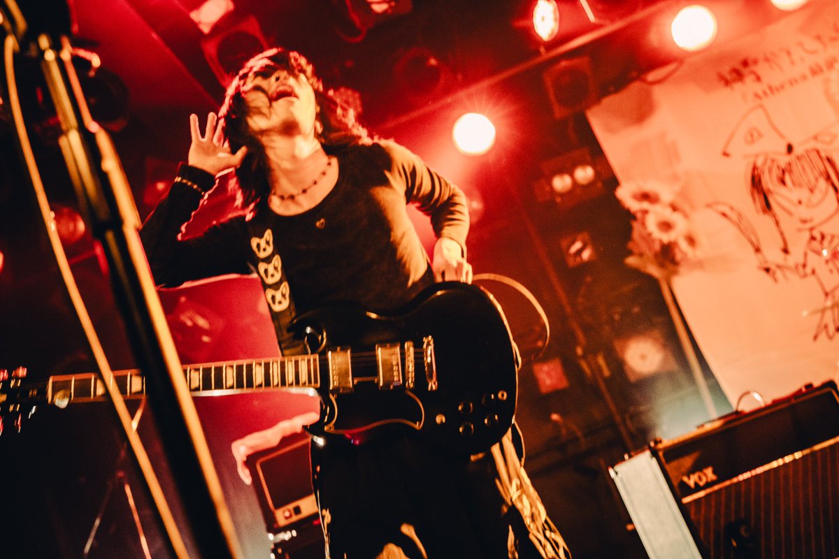 ミュージックマンのストラップが根っこから外れてアセアセしながらSGに