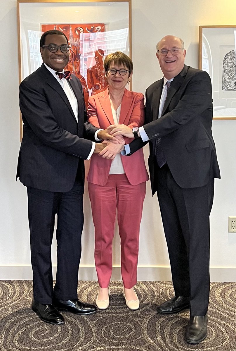 Continuing our theme of cooperation, I caught up with my friends @akin_adesina and @igoldfajn in a discussion of Regional Development Bank heads hosted by @the_IDB. Working together we can go further to tackle climate change and mobilise more finance. @EBRD @ADB_HQ @AfDB_Group