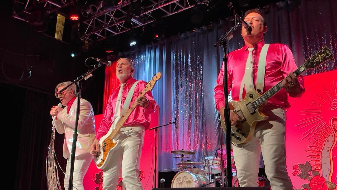 Alright canucks, we are in beatuiful Canada for the next couple days, and we've come to eat poutine and play cover songs! Catch us TONIGHT at History in Toronto 🎇 Photo by stuffthatisaw Get tickets for all upcoming tour dates at mefirstandthegimmegimmes.com