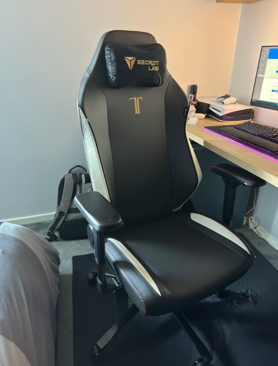 _OBucket_'s tweet photo. New chair is fire 🔥 https://t.co/5X0Xs42PSw