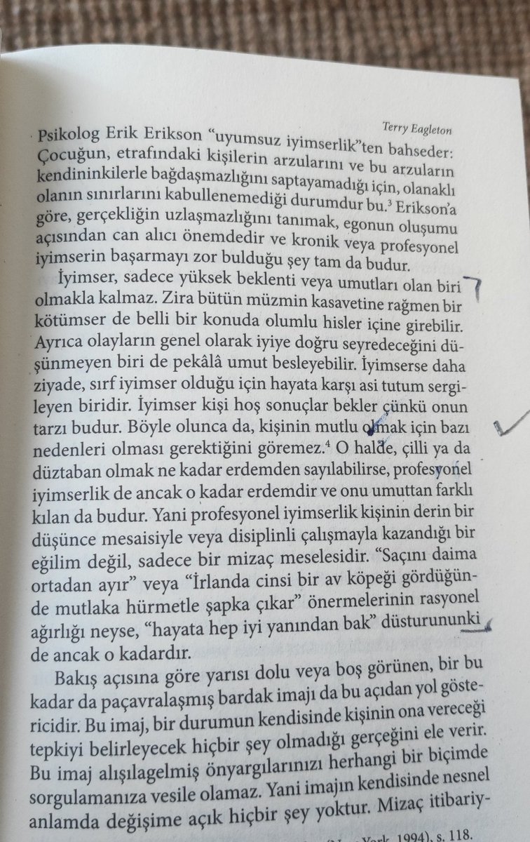 Kitabı henüz okumadım ama isminden ötürü aklıma Terry Eagleton'in 'İyimser Olmayan Umut ' kitabini getirmisti ki yazıda da bahsedilmis. Ayrıca 'bir oze indirgenmeyen, onun dışında da varlık imkanı sunan yaklaşımın' artık ne kadar önemli olduğu çok açık. Teşekkürler @EmekErez