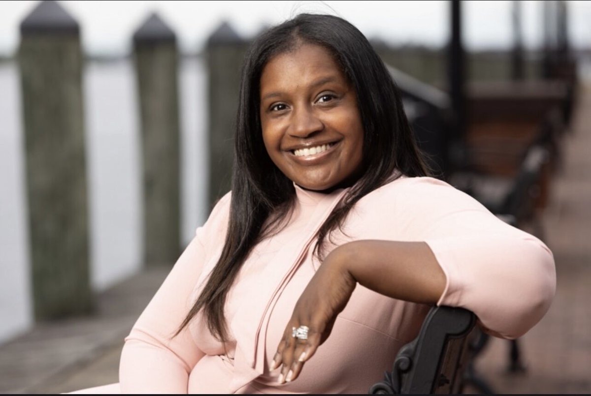 School counselor selected as outstanding master's student #WeAreHCScha
hampton.k12.va.us/news/April24/c…