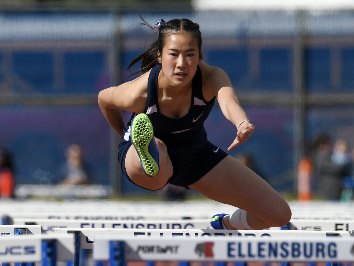 Bulldogs vs Mustangs Track And Field #WeAreEHS #ThisIsTheCWAC #WIAAWA #CWACTrackAndField2024 #SportsPhotography