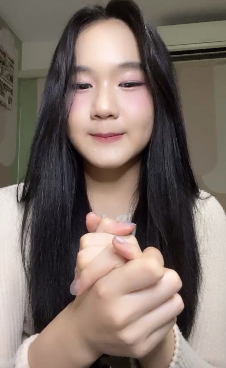 doobnk48tookwan's tweet photo. น้องแพทชี้แจงเรื่องที่เกิดขึ้นไม่มีอะไรเลย หนูกับเขาไม่มีช่องทางติดต่อกัน ฮัลโหลเบ๊บเป็นศัพท์วัยรุ่น เป็นคำที่กวน ตอนนี้ขอโฟกัสแค่เรื่องเรียนและสเตจเทรนนี ทุกคนไม่ต้องซีเรียส หนูทำให้แฟนคลับผิดหวังในตัวหนูหรือเปล่า ไม่ได้ vip กับใครเป็นพิเศษแน่นอน #PattBNK48 #BNK48 https://t.co/2r0scP8hJt