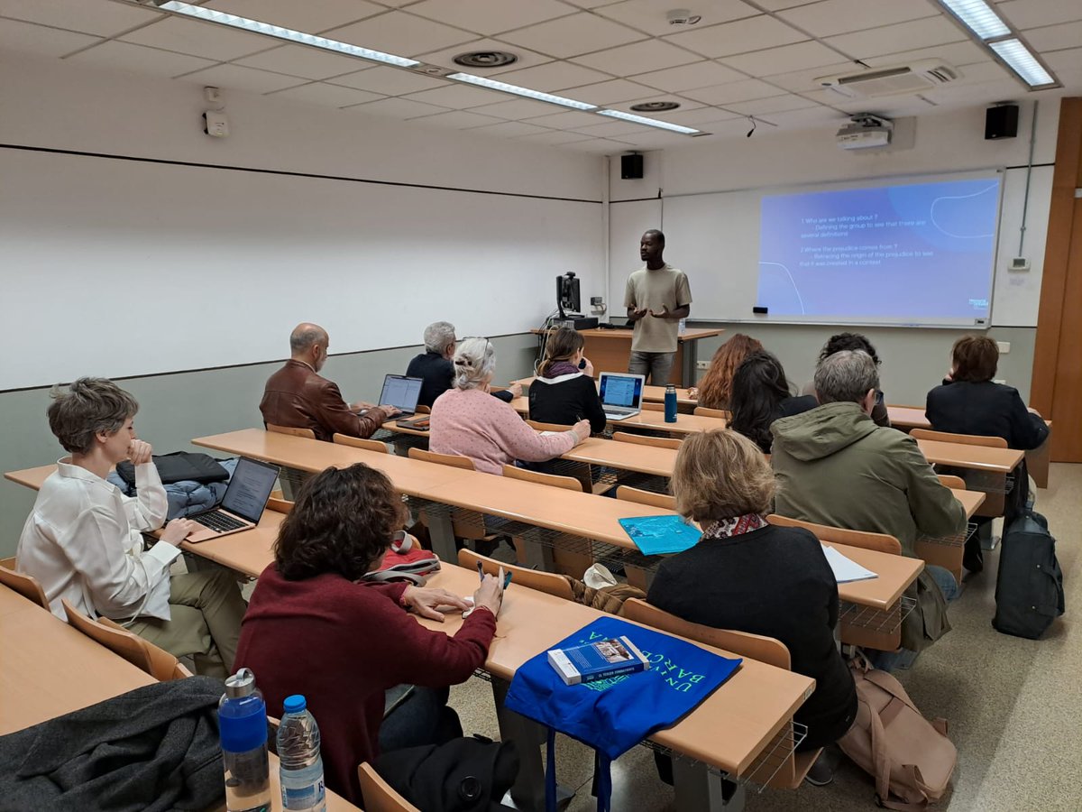 The event aims at sharing pedagogical tools to deal with #racialdiscrimination and antisemitism in the classroom, as well as at deepening on key issues related to the history of #slavery and #masscrimes. 📸Workshop 'How to deal with conspiracy theory ?, by Demba Thiam