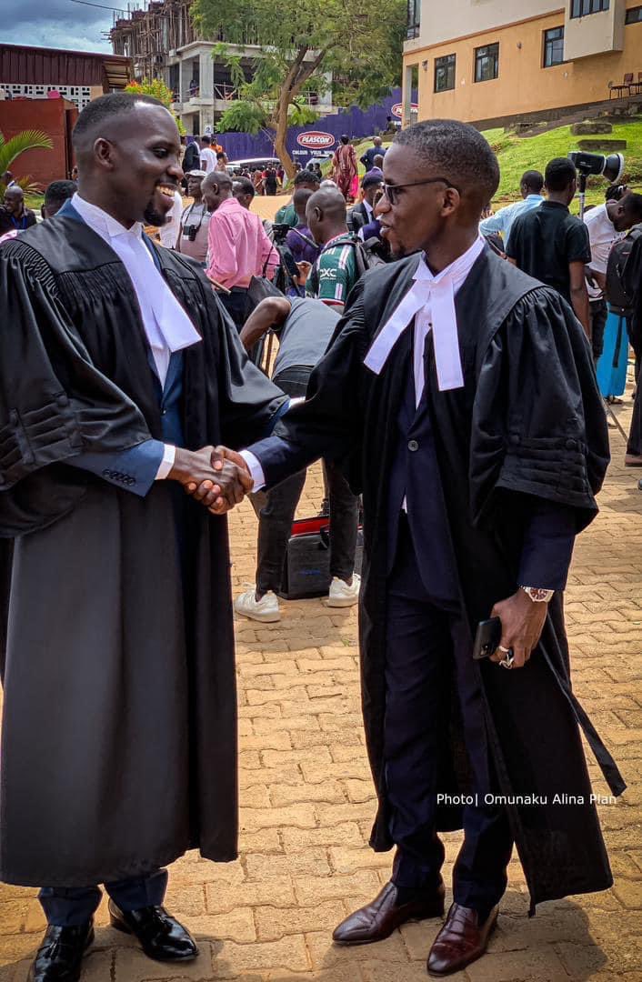 On a lighter note;😀 Kati bano baganda baffe kasita bafuuse abawozi b’emisango abajjuvu nebwengiwawo omubiri kalamba Ngenda kwogeramu giya y’obuzoganyi waali wona e’kijja kijje💪 Otherwise, kudos our counsels; comrades Hon @JoelSsenyonyi and bro @sasmvn!