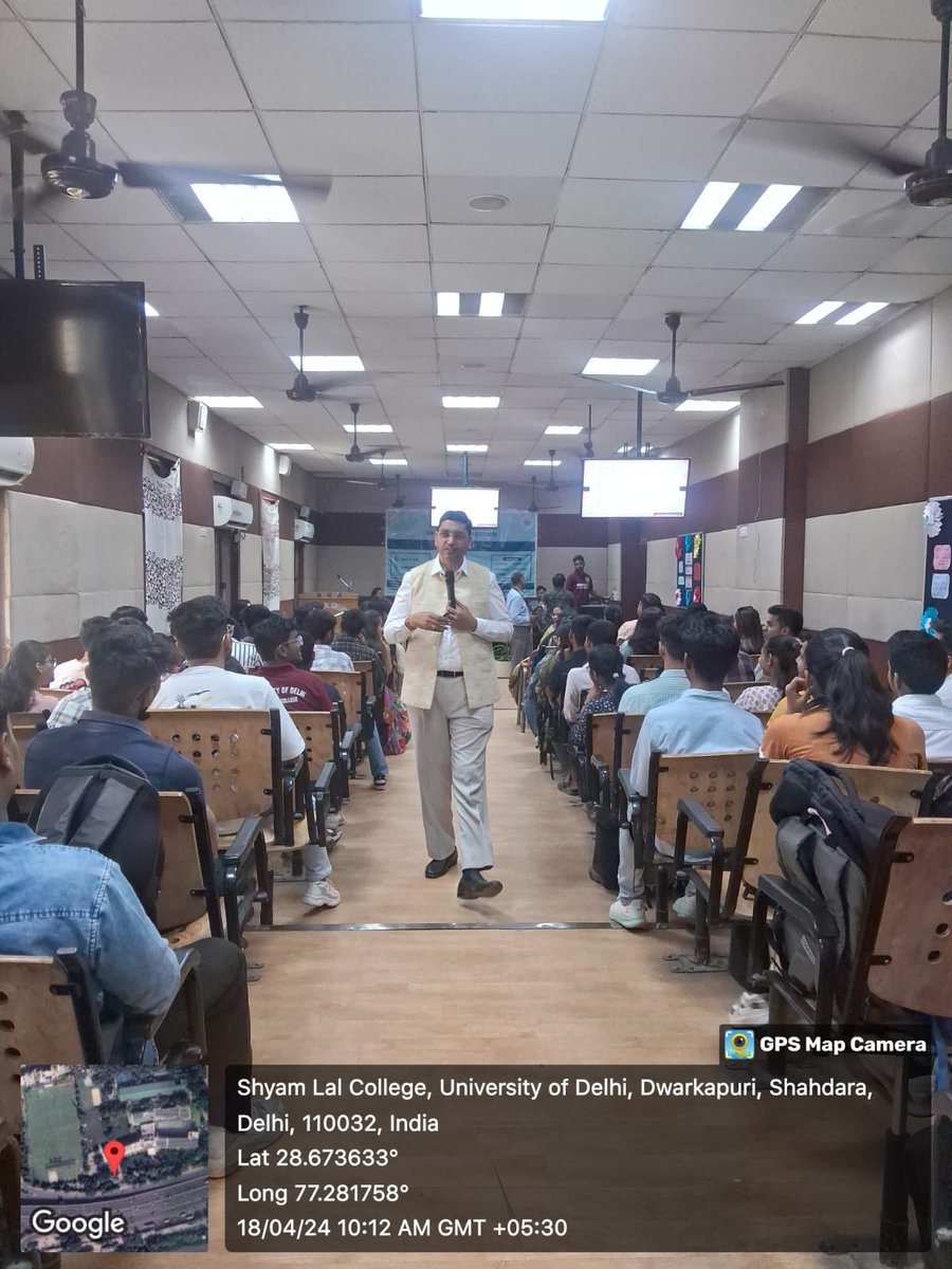 college_slc's tweet image. Kudos to Commblaze for a smashing #Elfesto24 - Commbuzz event! From an inspiring talk on mind management by Prof AK Singh to engaging finance events like Solve-X n Bid-Bazar, topped off with an electrifying open stage event, Spotlight! it was a day packed with learning n fun🔥💼