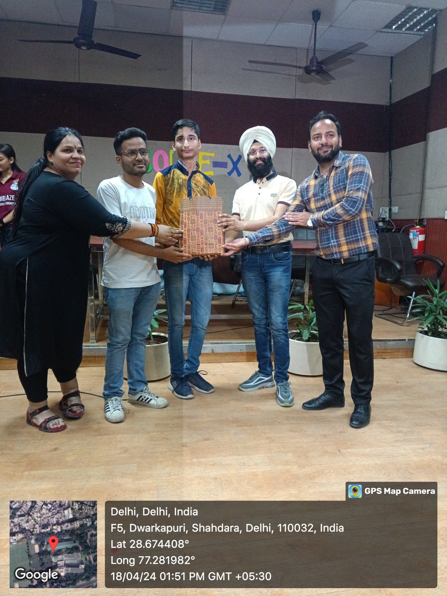 college_slc's tweet image. Kudos to Commblaze for a smashing #Elfesto24 - Commbuzz event! From an inspiring talk on mind management by Prof AK Singh to engaging finance events like Solve-X n Bid-Bazar, topped off with an electrifying open stage event, Spotlight! it was a day packed with learning n fun🔥💼