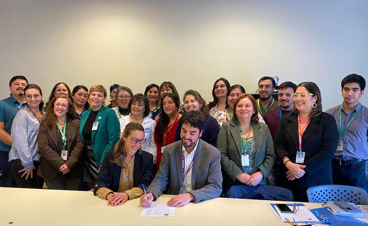 SernamEGLosLago's tweet photo. Participamos en la conformación de la Mesa de Equidad de Género @hospitalpm
Compuesto por organizaciones sindicales Fenprus, Fenats, Fenats Histórica gremios FenAsenf y las subdirecciones de las personas y del cuidado , el entre otras/os . Org Presidida por el director #HBPM https://t.co/GtDd7E36OT