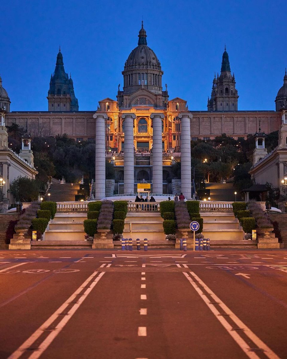 thisis_bcn_ES's tweet photo. ¡Mires desde donde mires, Montjuïc será siempre especial! 😍
📸 bcnmagica (IG)
#visitbarcelona https://t.co/seblRXjajX