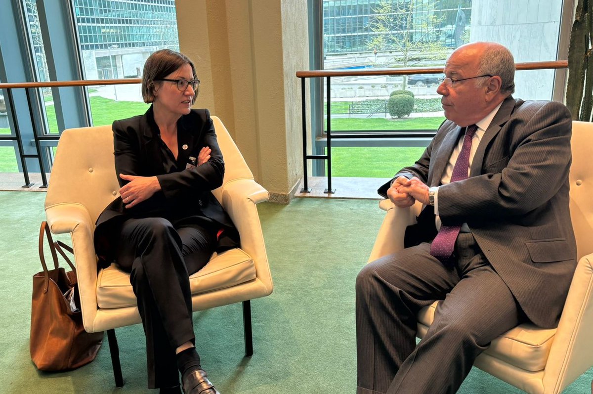 O Ministro Mauro Vieira 🇧🇷 encontrou-se com a Presidente do Comitê Internacional da Cruz Vermelha, Mirjana Spoljaric Egger. Trataram da crise humanitária em Gaza e da situação dos reféns israelenses, capturados pelo Hamas durante os atentados terroristas de 7/10/2023. <a href="/ICRC/">ICRC</a>