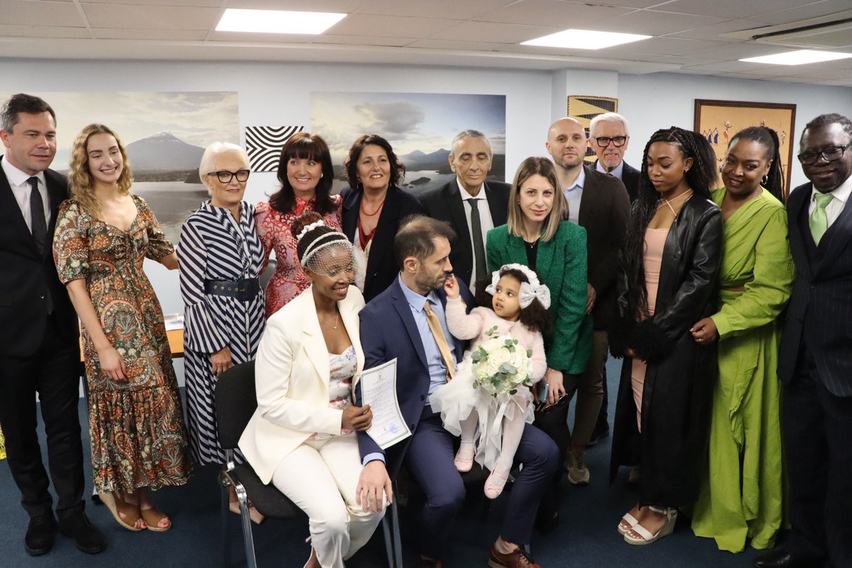 At Rwanda House, HC @BusingyeJohns hosted and officiated a beautiful civil marriage ceremony under Rwandan law. He congratulated the happy couple and extended heartfelt wishes for a lifetime filled with love, health, and prosperity. 💍🎉 #RwandaInUK