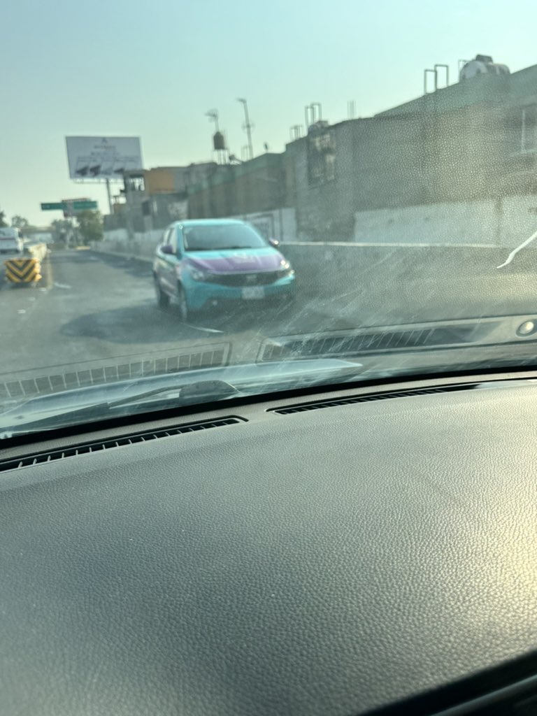 icampero97's tweet photo. @Qualitas_MX Vwhiculo volándose caseta por salida prohibida https://t.co/37XUR4eXna
