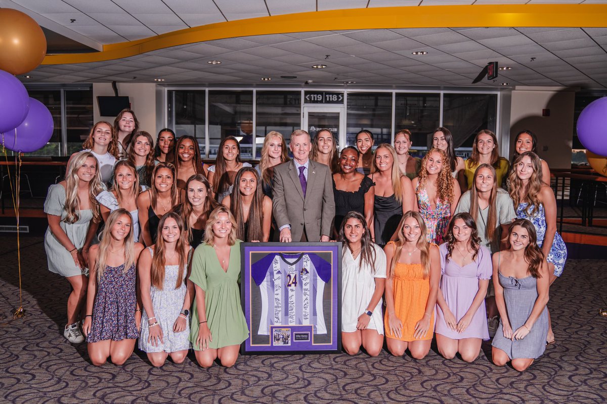 ECUSoc's tweet photo. Some scenes from last night’s team banquet ✨

📸 @SSepulveda_6 https://t.co/efZy0v0xyo