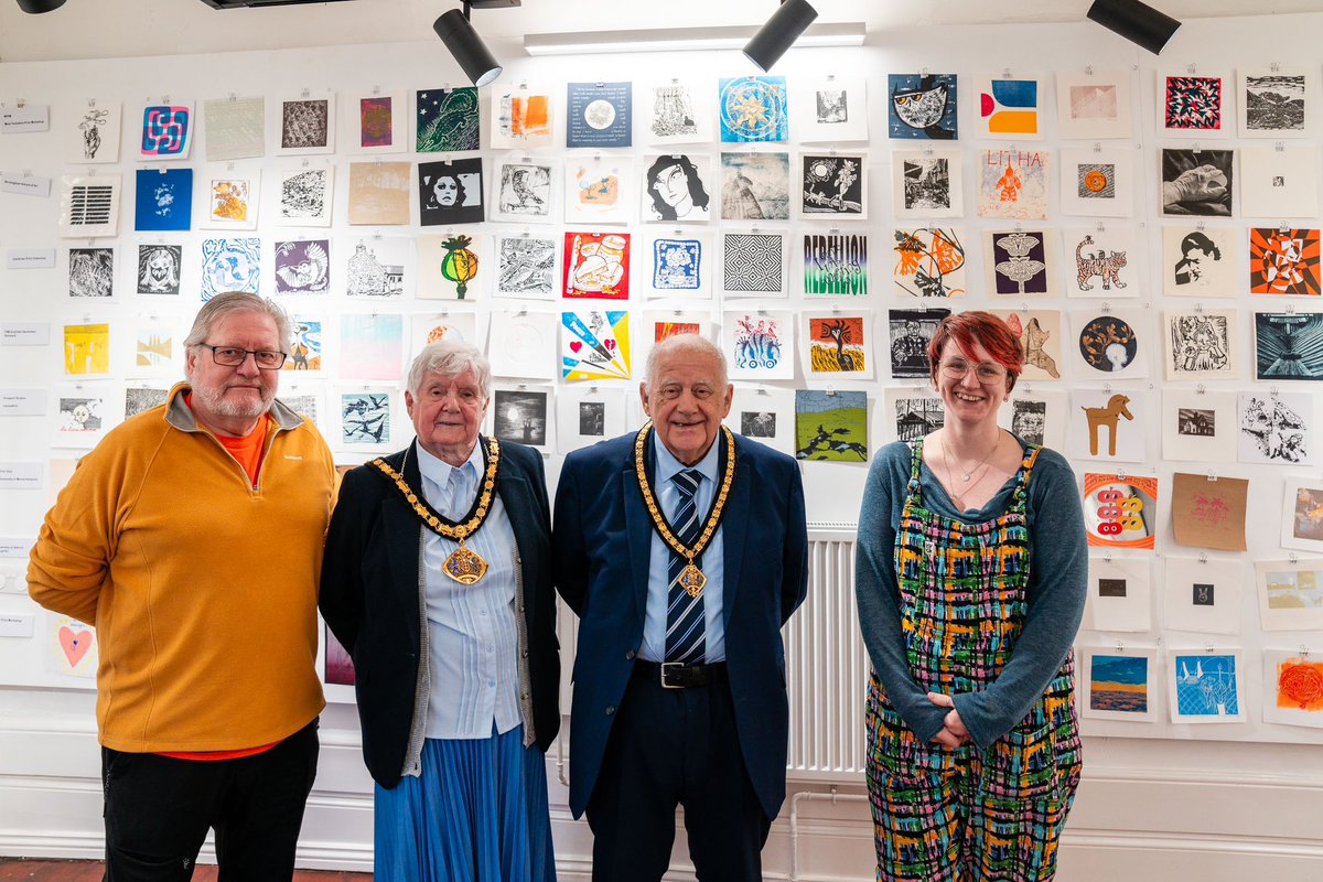 Hazlehurst Studios (@hazlehurstart) on Twitter photo Yesterday saw the launch of the brilliant <a href="/HotBedPress/">Hot Bed Press</a> 20:20 Print Exchange at Hazlehurst Studios. We invited the Mayor of Halton to come along and have a first look at all the beautiful work.
📸 Lauren A Quayle <a href="/quayle_social/">Quayle Social</a> Yesterday saw the launch of the brilliant <a href="/HotBedPress/">Hot Bed Press</a> 20:20 Print Exchange at Hazlehurst Studios. We invited the Mayor of Halton to come along and have a first look at all the beautiful work.
📸 Lauren A Quayle <a href="/quayle_social/">Quayle Social</a>
