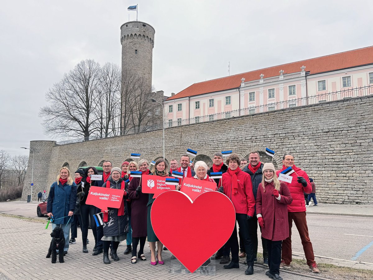 🌹🇪🇺 ANDSIME SISSE TUGEVAIMA VALIMISNIMEKIRJA: Esitasime täna valimiskomisjonile #EP2024 „triibulise“ valimisnimekirja – meie kandidaadid on Marina Kaljurand, Sven Mikser, Katri Raik, Tanel Kiik, Riina Sikkut, Ivari Padar, Natalie Mets, Vootele Päi ja Jevgeni Ossinovski.