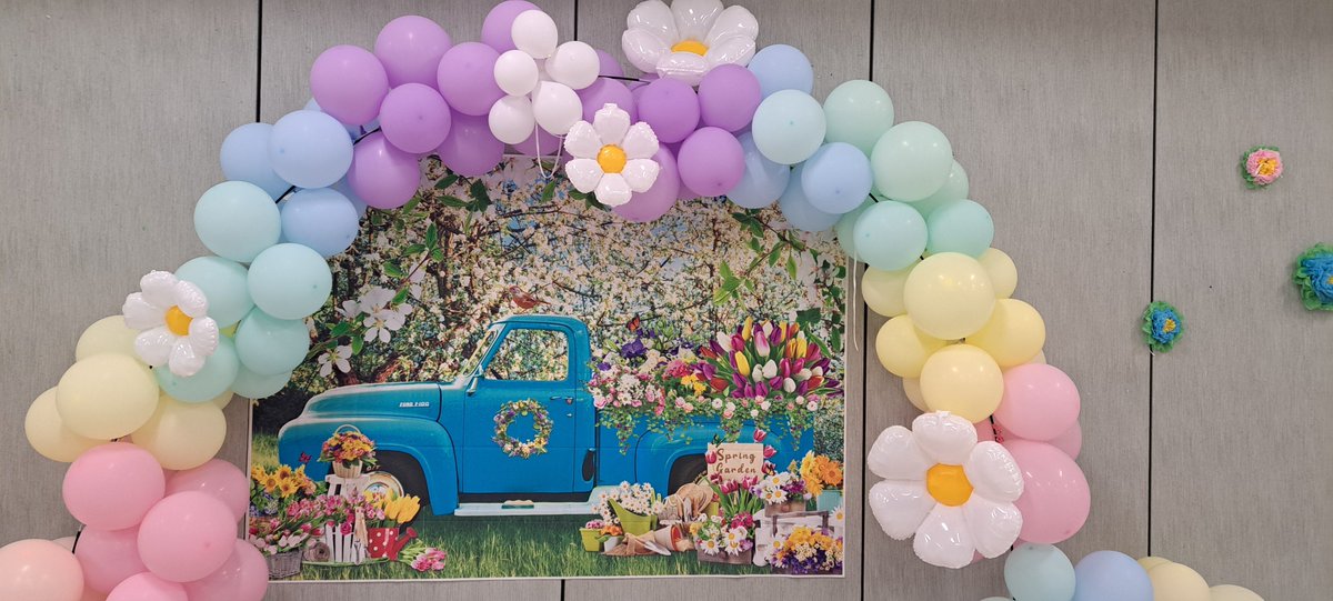 LockhartMagnet's tweet image. Spring Fever Dance is about to begin! #SetSailforSuccess #WeareMagnet @SDHCMagnet @TransformHCPS @Hil