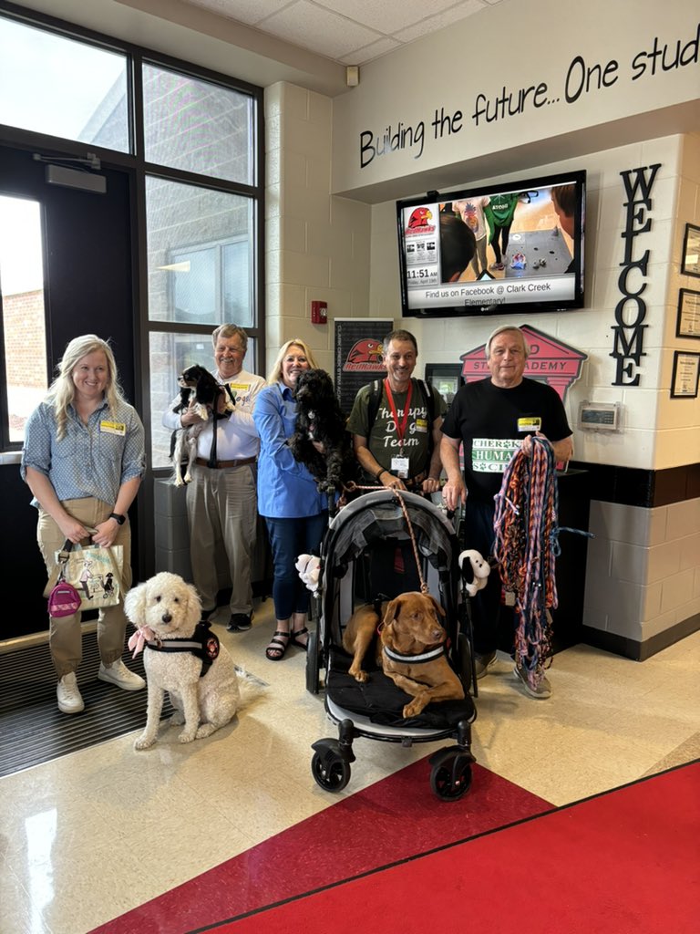 Donating leashes to Cherokee Humane Society after a visit from our therapy dogs! @ClarkCreekSTEM @CherokeeHumane @ccstempta @CherokeeSchools @CLaneLiteracy @rocker_ccsd @CcsdCares