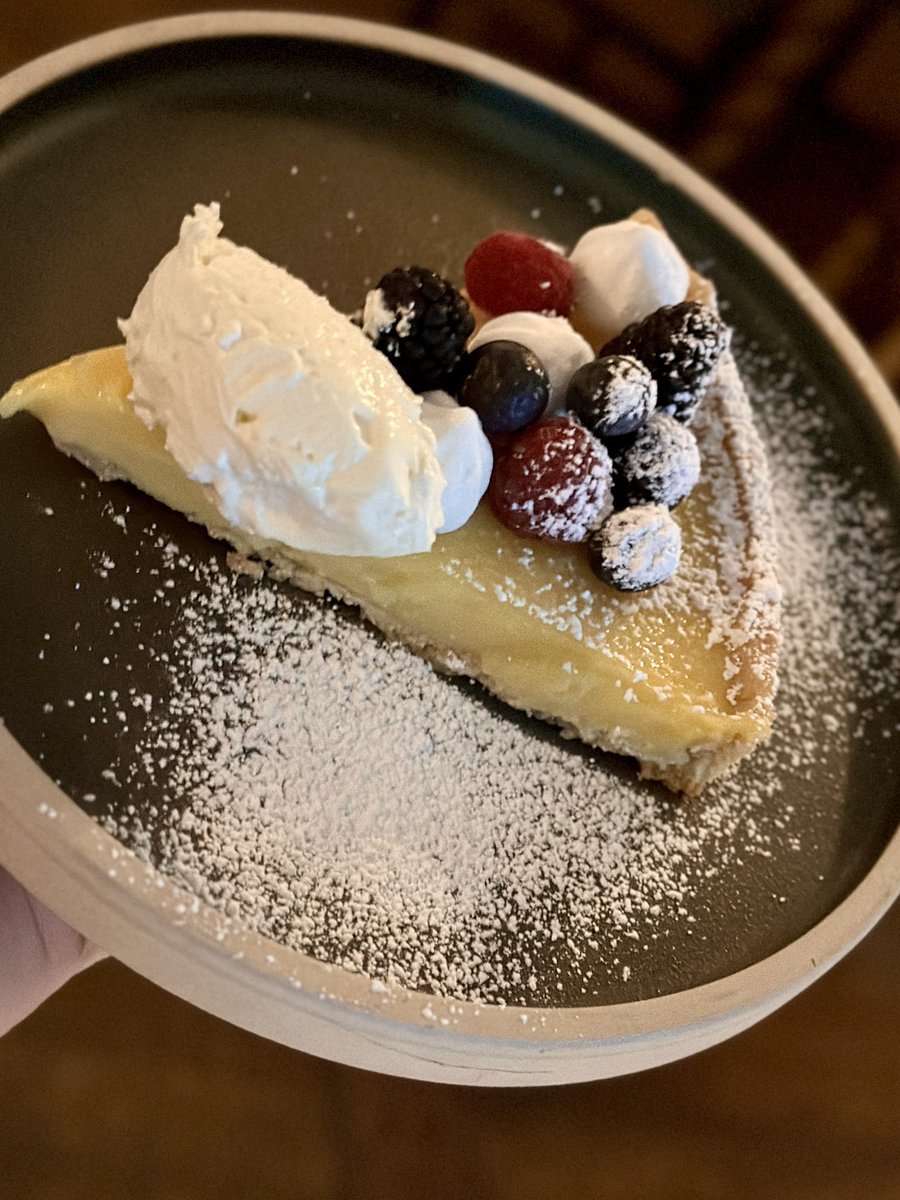 🤤🤤🤤 our spring menu looks so yummy!! You’re looking at our delectable citron tart served with berries and @allora_drinks cream! The perfect pudding to finish off your dinner with us!
#yummy #yum #tart #pudding #dessert #springmenu #spring #food #foodporn #pub #pubfood #pubgrub