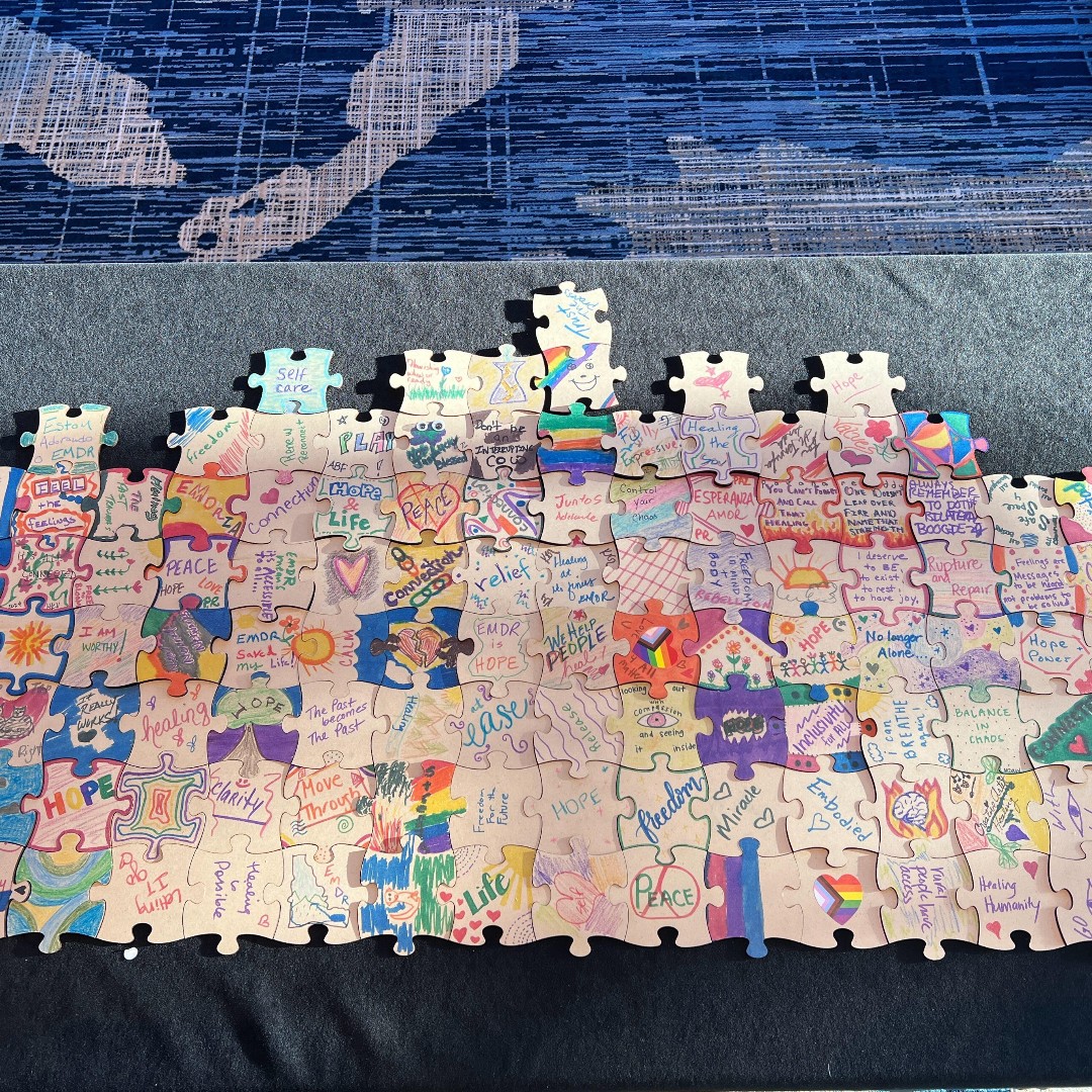 Our #community puzzle for the #EMDRIASummit is expanding quite nicely. Welcome to day 2! :) #emdr #trauma #emdrtherapy #mentalhealth #therapy #ptsd #stress #traumarecovery #counselling #mentalhealthawareness #psychotherapy #traumainformedcare #TherapistTwitter #emdrtherapist